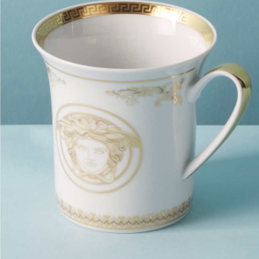 VERSACE
Made In Germany 4in Medusa Gala Mug. Brand New. Includes box